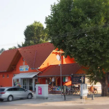 Апартаменты Laszlo Nyaralohaz *