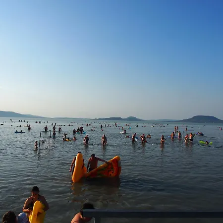 Laszlo Nyaralohaz * Balatonfenyves